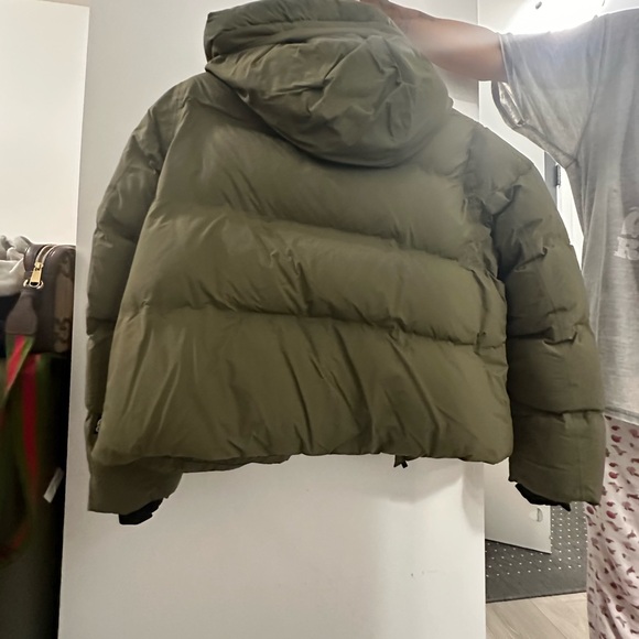 Aritzia Super Puff 2 O - Picture 2 of 7